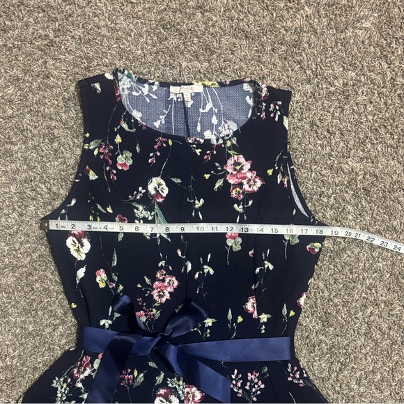 Petite Haani Navy Floral Dress - Picture 3 of 7